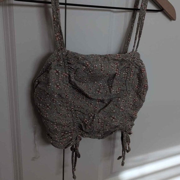 Tops - Floral Ruched Crop Top